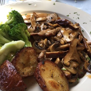 Della Santina's - Italian Near Me - Sonoma, California