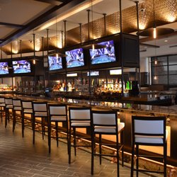 Kankakee Grille South Bend - Enjoy a variety of craft beers and wines at our 37 seat bar at Kankakee Grille.