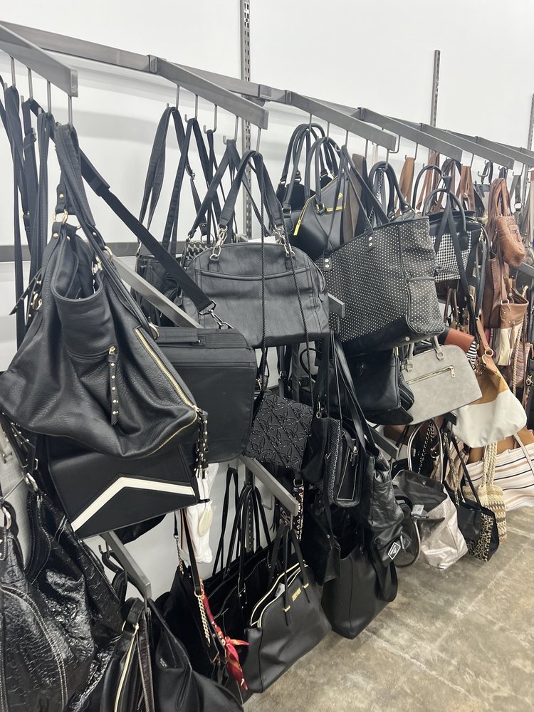 GOODWILL Updated October 2024 10 Photos & 16 Reviews 1346 Liberty