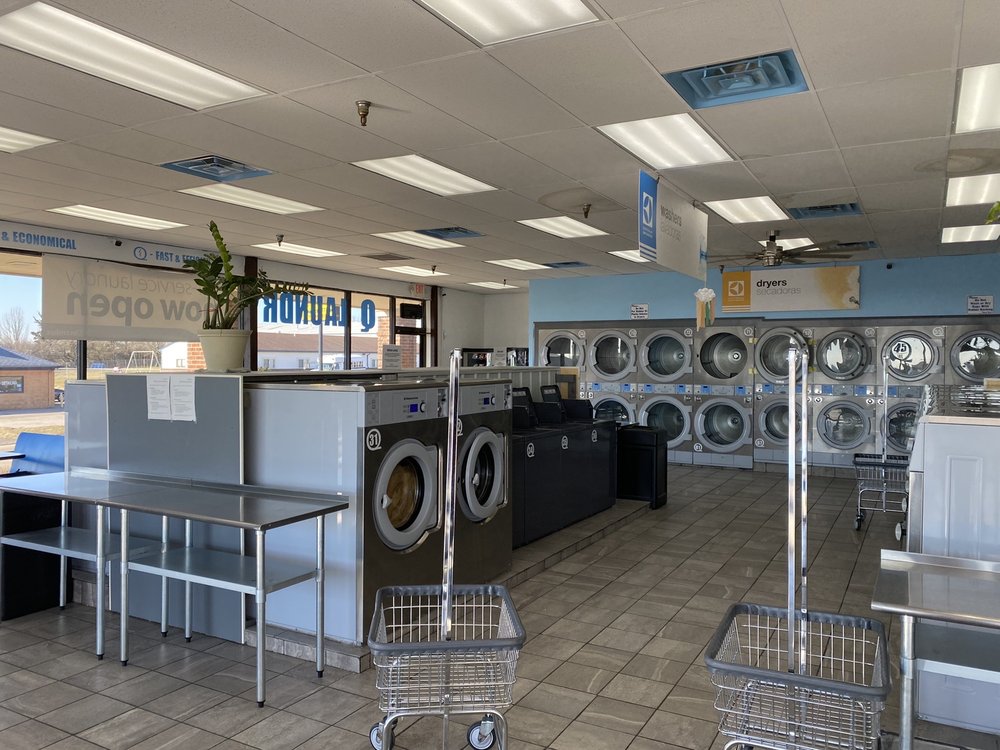 Q LAUNDRY Updated September 2024 20 Photos 8935 Kingsridge Dr, Dayton, Ohio Laundromat