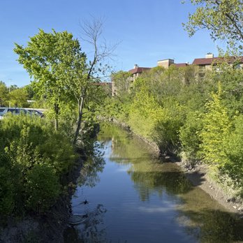 Willamsburg Square Park - The cars are actually parked on the grounds of Northbrook Court Mall and this is the closest parking. North branch of Chicago River there. - Parks Near Me - Northbrook, Illinois