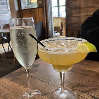Neo Restaurant & Bar - Prosecco & Margarita - Italian Near Me - Salisbury, Connecticut Neo Restaurant & Bar - Prosecco & Margarita - Italian Near Me - Salisbury, Connecticut