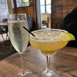 Neo Restaurant & Bar - Prosecco & Margarita