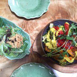 Elixiba - Macro bowl with tempeh and turmeric cashew sauce