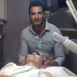 My face was in great hands with Tal. Here he is pampering me during my facial. :)