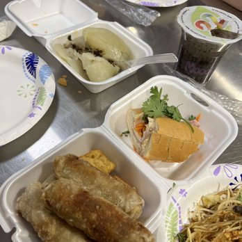 Thanh Son Tofu - The triangle rice flour with meat, spring roll, fried tofu, basil seed drinks (banhmi from different store) - Vietnamese Near Me - Mississauga, Ontario Thanh Son Tofu - The triangle rice flour with meat, spring roll, fried tofu, basil seed drinks (banhmi from different store) - Vietnamese Near Me - Mississauga, Ontario