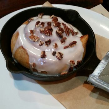 1608 Crafthouse - Pecan cinnamon roll - Gastropubs Near Me - Virginia Beach, Virginia
