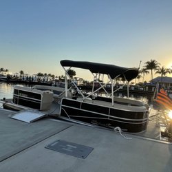 Access Boats And Homes - Wheelchair accessible pontoon boat with ramp for your pleasure
