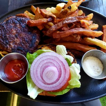 Warren - Classic Burger with Hand Cut Fries - Whiskey Bars Near Me - Delray Beach, Florida Warren - Classic Burger with Hand Cut Fries - Whiskey Bars Near Me - Delray Beach, Florida