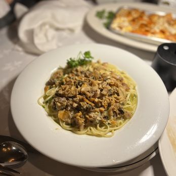 Michael's - Linguini w/ white clam sauce - Italian Near Me - Brooklyn, New York Michael's - Linguini w/ white clam sauce - Italian Near Me - Brooklyn, New York