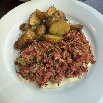 Les Arlots - Tar tar and potatoes - French Near Me - Paris, 75