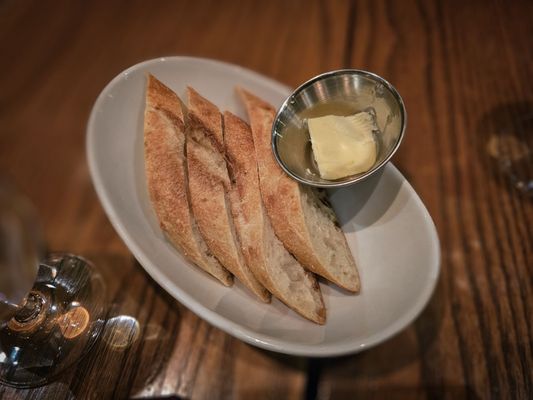 Les Cavistes | Bistro Bar à vin Boutique by null