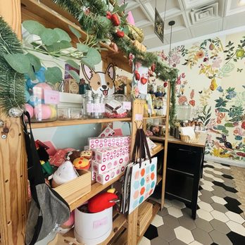 Dots Cafe - Inside mech - Cafes Near Me - Pasadena, California