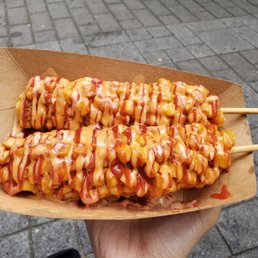 Gamsung Hotdog with Ketchup and Spicy Mayo