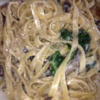 Earls Kitchen + Bar - Mushroom chicken Alfredo - New American Near Me - Miami, Florida