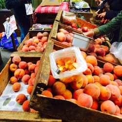 San Francisco Farmers' Market at Crocker Galleria - Peaches