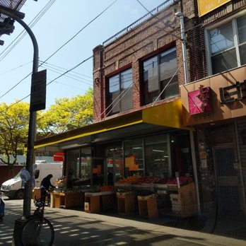 Homey Supermarket - renamed Bay 31 Market over entryway, blank on exterior signage - Grocery Near Me - Brooklyn, New York Homey Supermarket - renamed Bay 31 Market over entryway, blank on exterior signage - Grocery Near Me - Brooklyn, New York