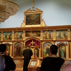 St George Serbian Orthodox Church - Iconastasis with many priests serving