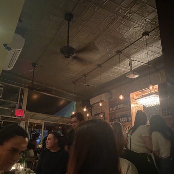 The Warren - Inside - Gastropubs Near Me - New York, New York The Warren - Inside - Gastropubs Near Me - New York, New York