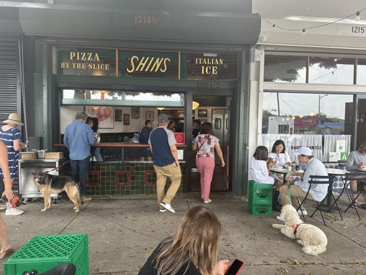 Shins Pizza by null