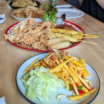 Eat Bkk Thai Kitchen - Thai Near Me - Thornhill, Ontario Eat Bkk Thai Kitchen - Thai Near Me - Thornhill, Ontario
