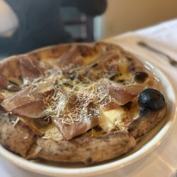 Tavolino Ristorante Italiano - Pizza Prosciutto E Burrata