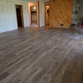 Just Do It Handyman Service's - an empty living room - Flooring Near Me