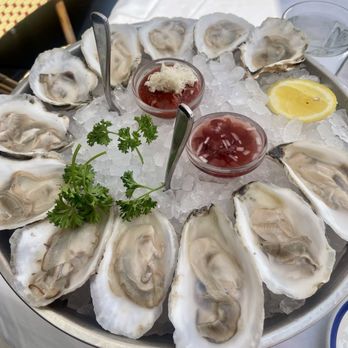 Hudson House - HH East Coast Moonpoint Oysters - Cocktail Bars Near Me - Houston, Texas