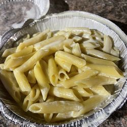 Fiore Pizzeria & Restaurant - This is not Mac and cheese. This is pasta with Alfredo sauce