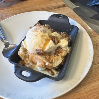 Applebee's Grill + Bar - Sizzlin' Caramel Apple Pie - American Near Me - Bridgewater, New Jersey