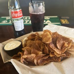 Calimocho and chips and onion dip
