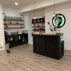 Vibe Vault Fit - Front desk