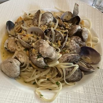 La Famiglia - Linguine with clams - Italian Near Me - Reno, Nevada La Famiglia - Linguine with clams - Italian Near Me - Reno, Nevada