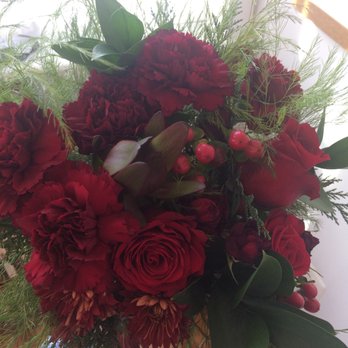 UrbanStems - Beautiful flowers for my Dec. 28 wedding. (Photo taken a few days after wedding.) - Florists Near Me
