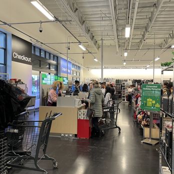 Nordstrom Rack - Check out line - Shoe Stores Near Me - Sacramento, California