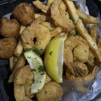 Champ’s Seafood & Grill - Fried Shrimp basket with fries (8pcs) - Seafood Near Me - Atlanta, Georgia