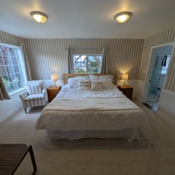 Crofton Seaside Inn - King Suite