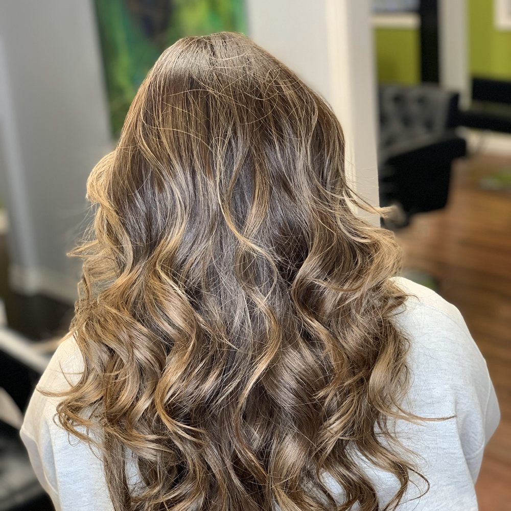 Arturo Studios - I freaking love Arturo !!!! He'll give you what you want! - Hair Stylists Near Me - Tacoma, Washington