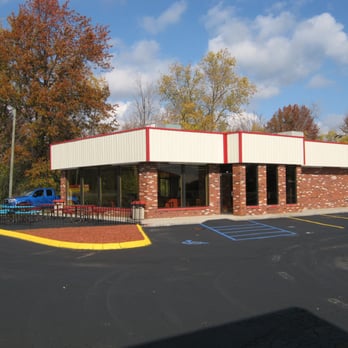 Coliseum Donuts - the front of the building - Donuts Near Me - Fort Wayne, Indiana Coliseum Donuts - the front of the building - Donuts Near Me - Fort Wayne, Indiana