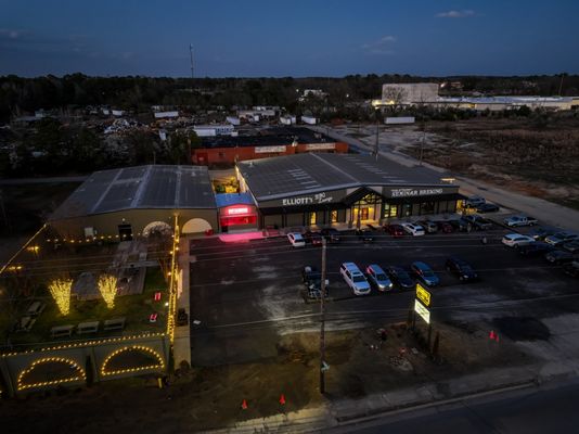 Elliott's BBQ Lounge by null