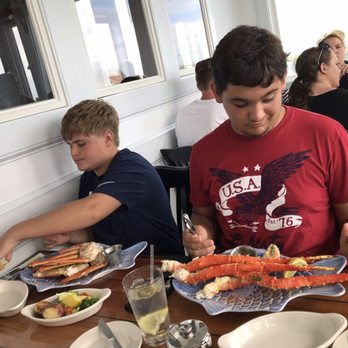 Dinky's Waterfront Restaurant - Seafood Near Me - Hatteras, North Carolina