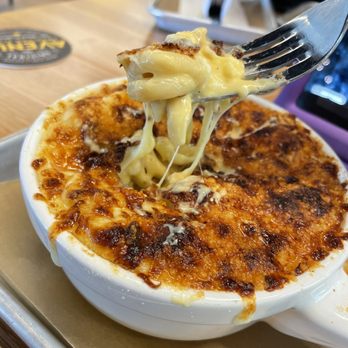 Avenue American Bistro - Mac n cheese - Sports Bars Near Me - Wayne, Michigan