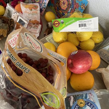 Mount Shasta Super Market - Best Healthy Organic Fruits and Veggies. And Mt Shasta Spring Water. All you can find here. - Grocery Near Me - Mount Shasta, California