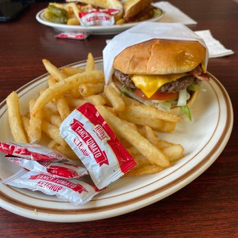 Destiny’s Grill - I got the bacon cheese burger and my friend got the blt (both fresh and delicious!) - American Near Me - Ozona, Texas Destiny’s Grill - I got the bacon cheese burger and my friend got the blt (both fresh and delicious!) - American Near Me - Ozona, Texas