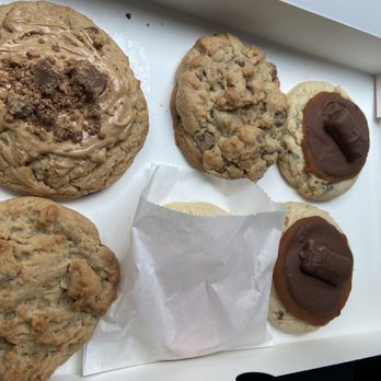 Crumbl - Kendall - Chocolate Chip, Twix, Sugar Cookie and Peanut Butter - Bakeries Near Me - Miami, Florida