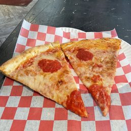 ZAZZY'S PIZZA - CLOSED - Updated August 2025 - 140 Photos