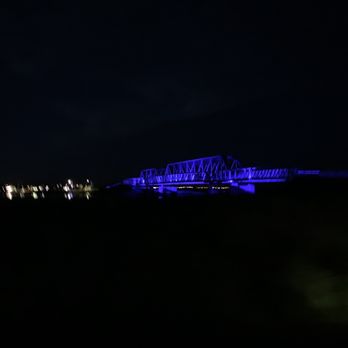 Nova Lumina - Le pont de la piste cyclable et celui de la track de chemin de fer. - Walking Tours Near Me - Pabos Mills, Quebec