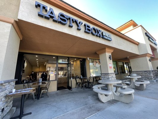 Tasty Box BBQ & Bistro by null