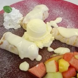 Ristorante Garibaldi - Canoli mit Sahne, Früchten und Eis