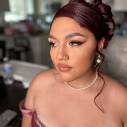 Gloss Beauty Bar - Full Glam makeup